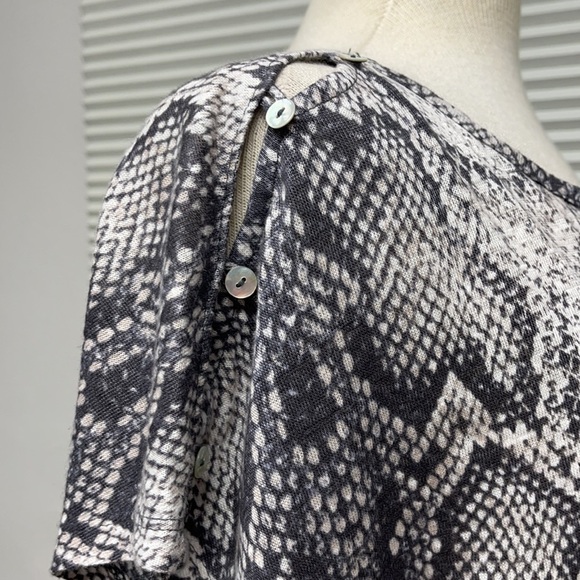 Christian Siriano NWT Snakeskin Print 100% Linen Short Sleeve Top Size Small - Picture 4 of 9